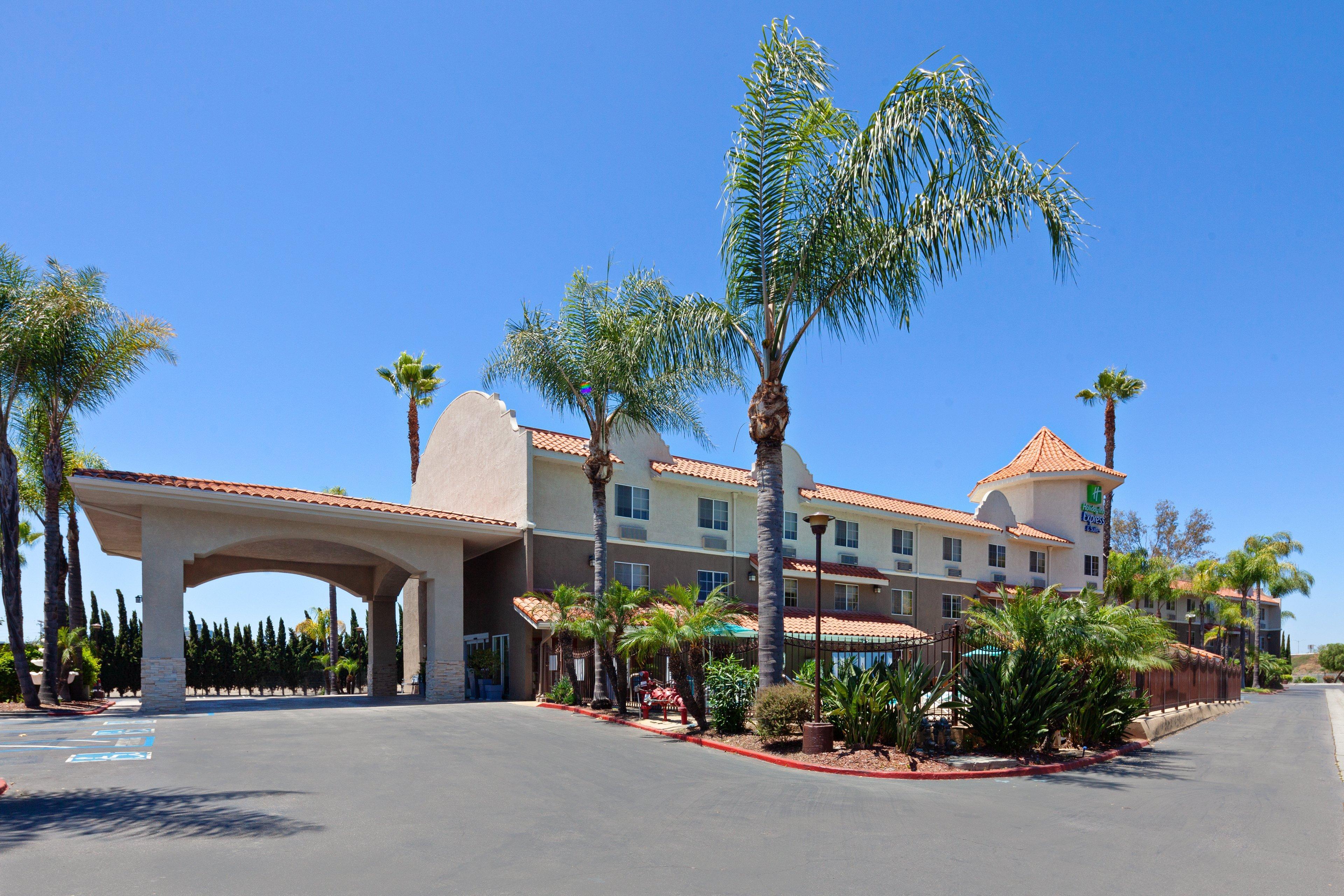 Holiday Inn Express Hotel & Suites San Diego-Escondido, An Ihg Hotel Exterior foto